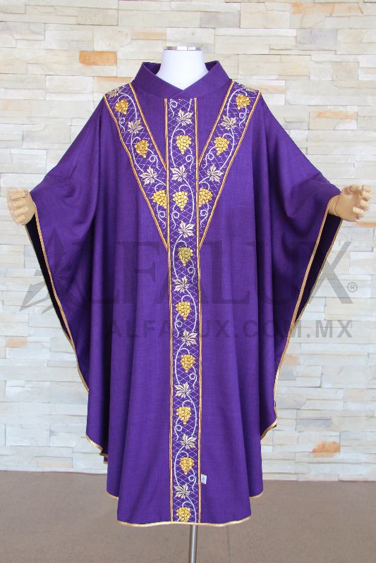 Casulla 03 UVAS TRINITY "Y" en Morado